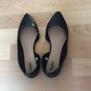 Black pointed flats